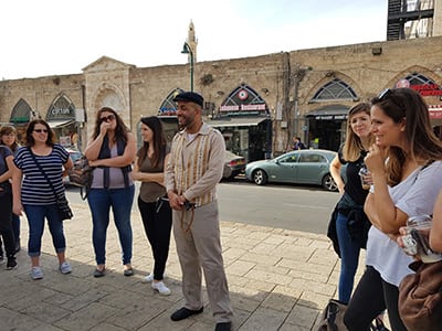 טיולים אורבניים ברחובות יפו , זיכרון יעקב , עכו , צפת חיפה ותל אביב